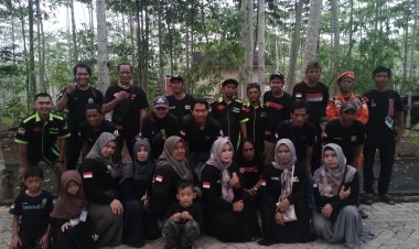 Kebersamaan Relawan Gabungan Rayakan Satu Tahun Anniversary Kalimantan Berbagi Info.