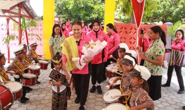 Ketua Bhayangkari Daerah NTT Sambut Hangat Kedatangan Ketua Umum Bhayangkari Ny. Juliati Sigit Prabowo di Kupang