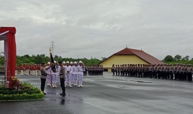 Pataka Tunggal Dharma Visuda Di Serahkan Kepada Irjen Pol Rosyanto Yudha Hermawan Sebagai Kapolda Baru Kalsel
