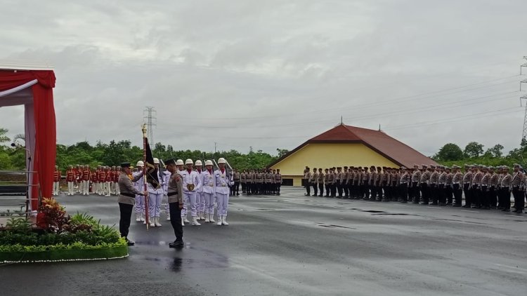 Pataka Tunggal Dharma Visuda Di Serahkan Kepada Irjen Pol Rosyanto Yudha Hermawan Sebagai Kapolda Baru Kalsel