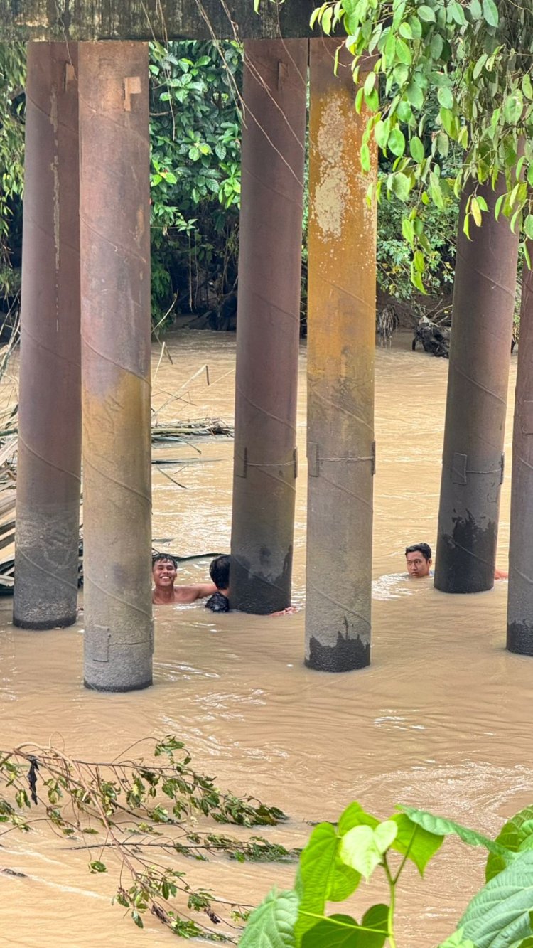 Aksi Heroik Anggota Polres HSS, Selamatkan Korban Mabuk Kecubung Terjun Kedalam Sungai