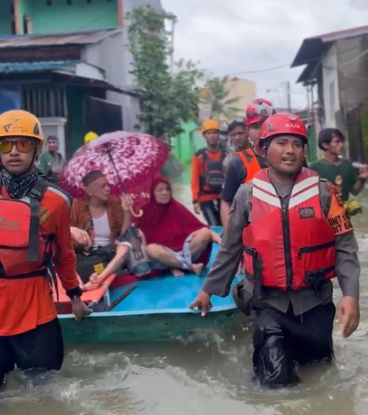 Polri Gerak Cepat Evakuasi Warga Terdampak Banjir di Sulawesi Selatan