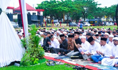 Salat Ied Bersama, Kapolda Kalsel Irjen Pol Rosyanto Yudha Hermawan Sampaikan Pesan ini