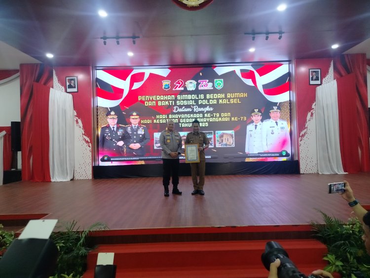 Polda Kalsel dan Pemkab Balangan Serahkan Simbolis Program Bedah Rumah untuk Warga