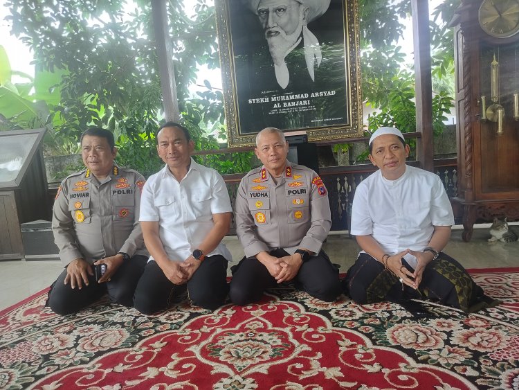 Kunjungan Kapolda Ke Kediaman Guru Adam, Ajak Masyarakat Untuk Ikut Menyuarakan Kedamaian Dan Tidak Terprovokasi