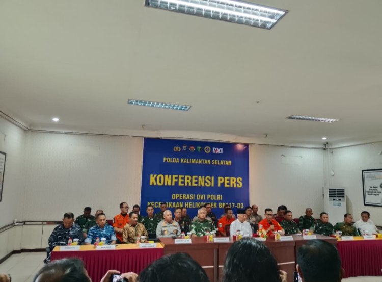 Polda Kalsel Gelar Konferensi Pers Operasi DVI Terkait Kecelakaan Helikopter BK 117-D3