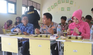 Kapolres Balangan Tinjau Program Makanan Bergizi Gratis di SMAN 2 Paringin