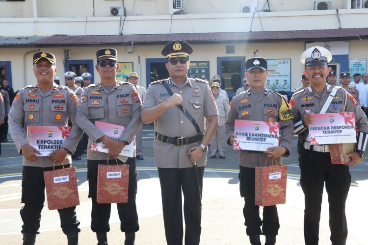 Empat Personel Polres Banjarbaru Terima Penghargaan, Kapolres Apresiasi Kinerja Terbaik Bulan Oktober