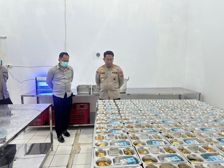 SPPG Polres Balangan Salurkan MBG untuk Dukung Pemenuhan Gizi Pelajar di Sejumlah Sekolah