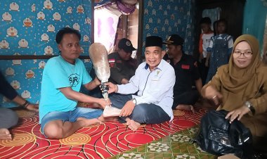 BAZNAS Kabupaten Banjar Didampingi Ketua Umum GEPPAK Serahkan Kaki Palsu Untuk Muhammad Arsyad