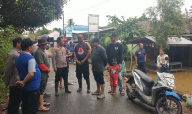 Sigap Tanggap Banjir, Polsek Cempaka Koordinasi Lintas Instansi Bantu Warga Terdampak