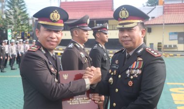 14 Personel Polres Balangan Terima Tanda Kehormatan Satyalancana Pengabdian