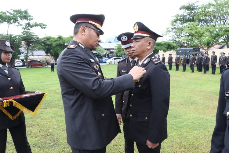 Puluhan Personel Polres Banjarbaru Terima Satya Lencana, Kapolres Tekankan Nilai Pengabdian