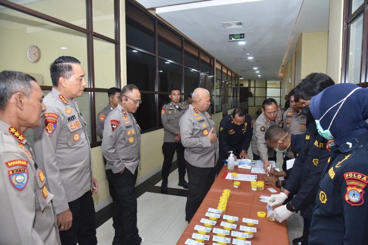 Tes Urine Mendadak di Polda Kalsel, Kapolda Tegaskan Komitmen Berantas Narkoba