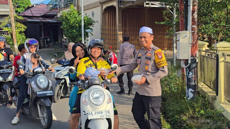 Polsek Paringin Berbagi Takjil, Wujud Kepedulian di Bulan Ramadan