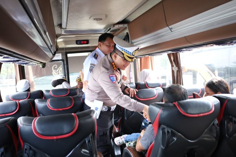 Ditlantas Polda Kalsel Periksa Kelayakan Bus Jelang Mudik Lebaran Di Terminal KM 17