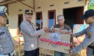 Polsek Banjarbaru Utara Serahkan Perabot Rumah kepada Penerima Program Bedah Rumah Sambut Hari Bhayangkara ke-80